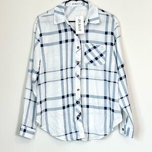 NWT ZC&GF White and Blue Gray Patterned Button Up Blouse - Size: Extra Large